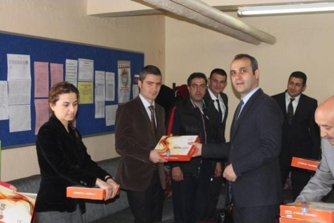 Anadolu Lisesi'nde 245 &Ouml;ğrenci Tablet Bilgisayarlarına Kavuştu