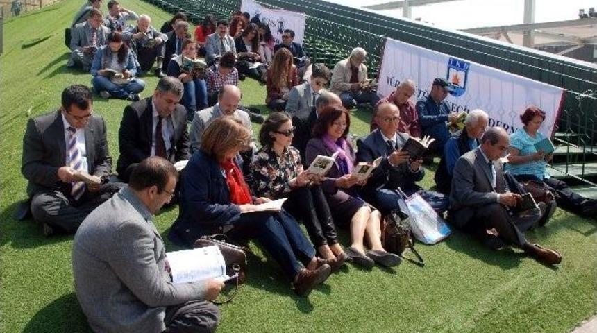 Aydınlılar Kitaplarıyla Meydanda Buluştu