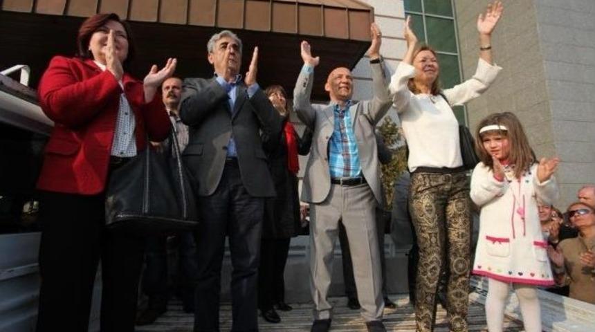 Başkan Altınok &Ouml;z&rsquo;e &Ccedil;oşkulu Mazbata T&ouml;reni