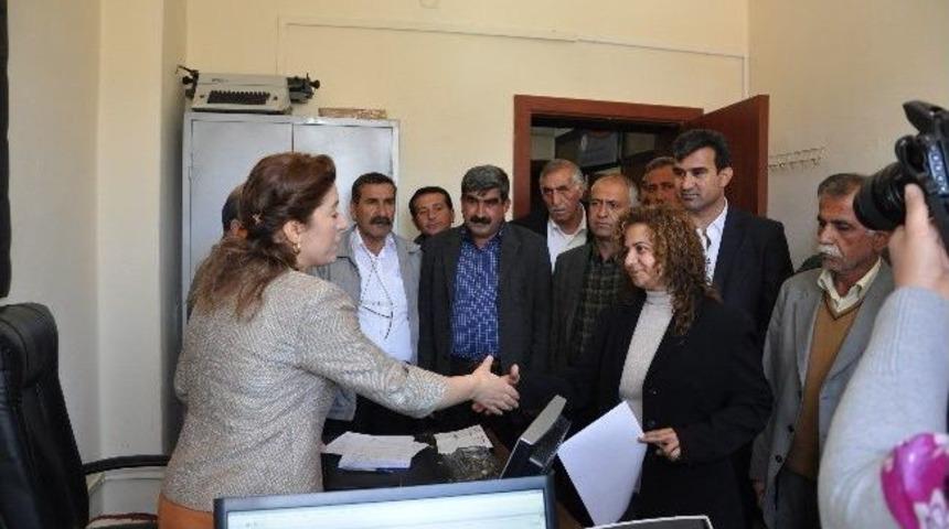 Derik Belediye Başkanı &Ccedil;etinkaya Mazbatasını Aldı