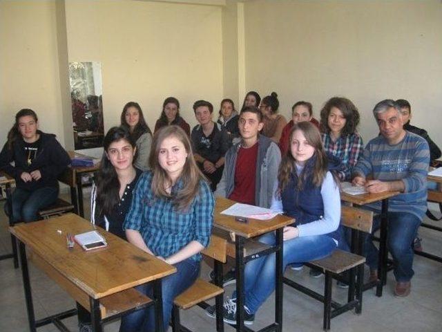 Edremit'te Halk Eğitimin Hazırlık Kurslarına Rekor Başvuru