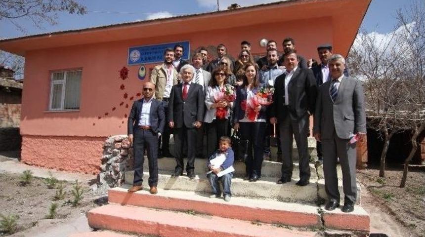 Bozok &Uuml;niversitesi &Ouml;ğrencileri K&ouml;y Okuluna K&uuml;t&uuml;phane Kurdu