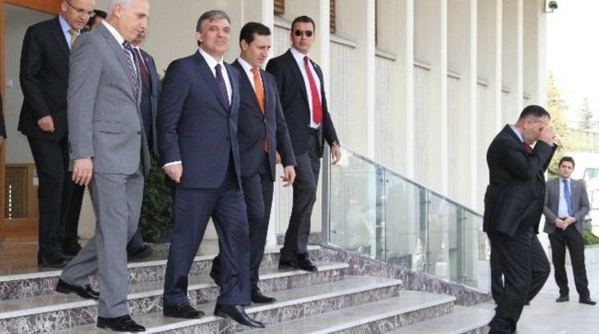 Cumhurbaşkanı G&uuml;l Yurda D&ouml;nd&uuml;