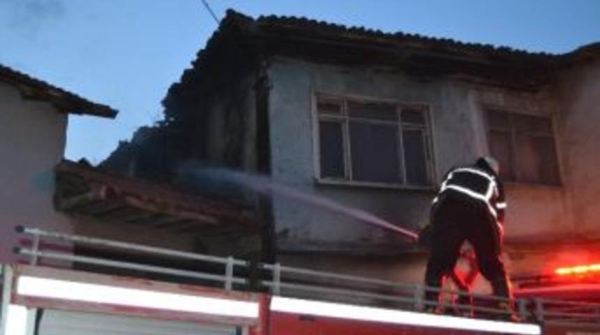 Metruk Evler Serseri Mekanı Oldu