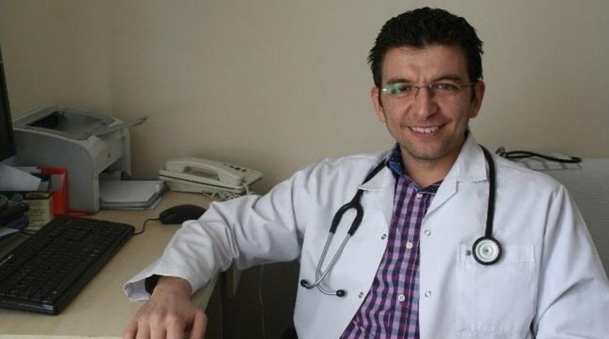 Mideden 4 Santimetrelik Et Par&ccedil;ası Ameliyatsız Alındı