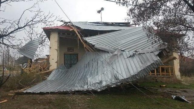 Evin &Ccedil;atısı Caminin &Uuml;zerine D&uuml;şt&uuml; 1