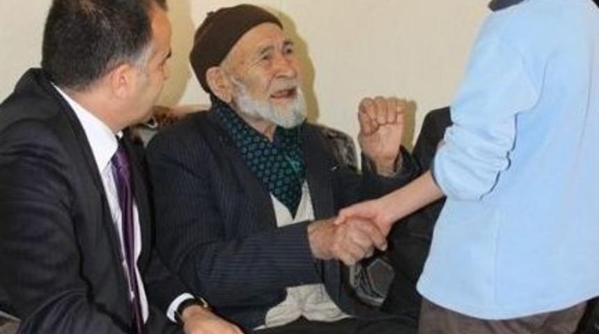 Karaman&rsquo;da &Ouml;ğrencilerden Yaşlılara Ziyaret