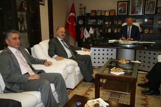 Kaymakamlardan Başkan Dişli ye Ziyaret 1