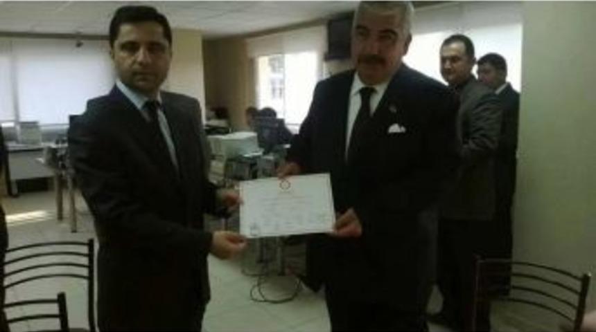 Kozan Belediye Başkanı &Ouml;zt&uuml;rk Mazbatasını Aldı