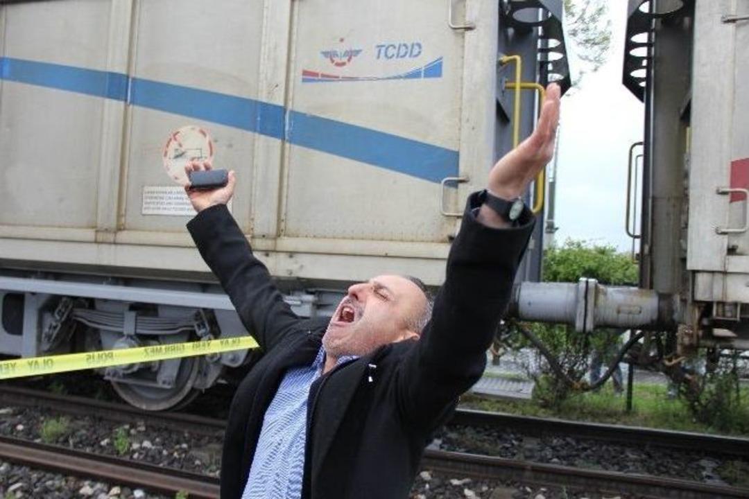 Demir Yolunda Karşıdan Karşıya Ge&ccedil;erken Trenin Altında Kalan Yaşlı Adam Hayatını Kaybetti