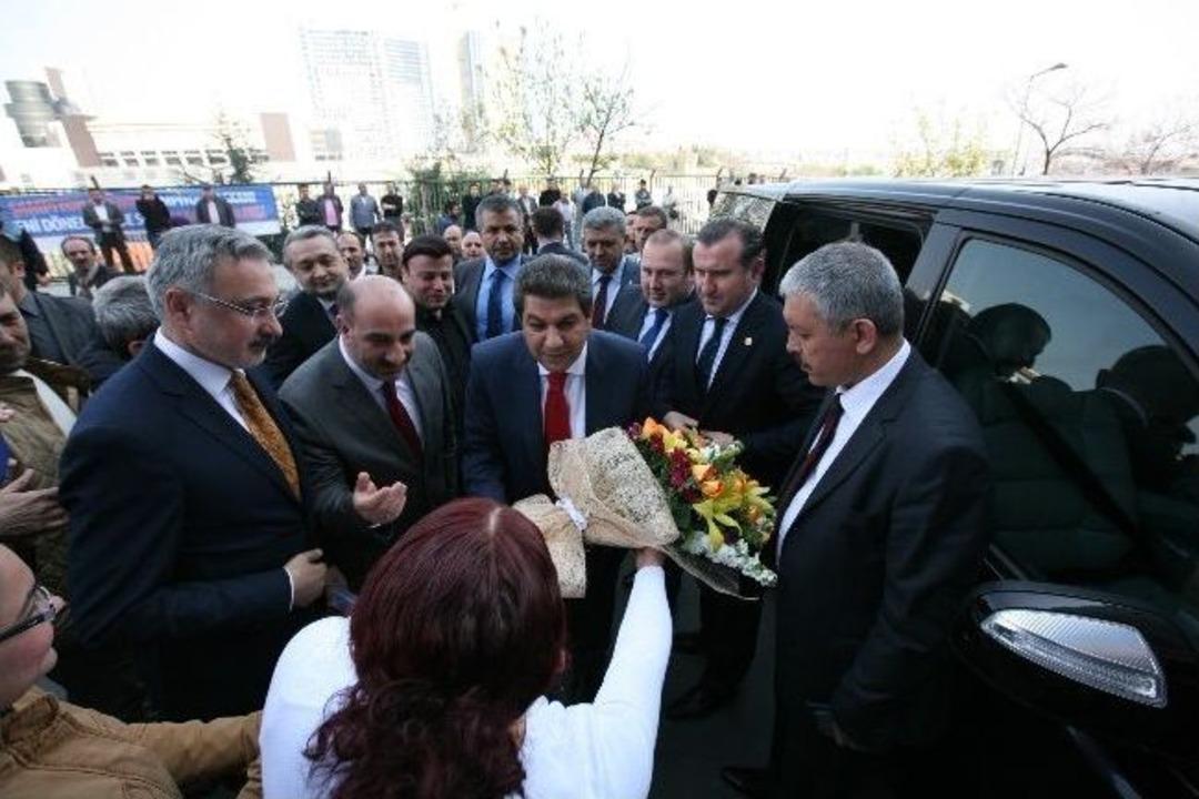 Tevfik G&ouml;ksu Mazbatasını Aldı, Personeli Tarafından Alkışlarla Karşılandı