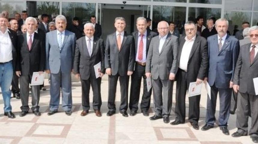 Kaymakam D&ouml;lek&rsquo;ten &Ouml;demiş&rsquo;in Temsilcilerine Belge