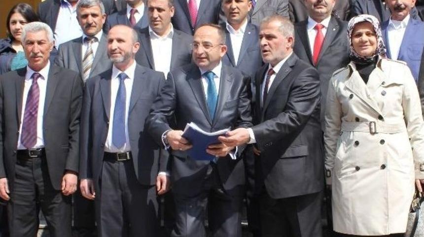 Kartepe Belediye Başkanı &Uuml;z&uuml;lmez Mazbatasını Aldı