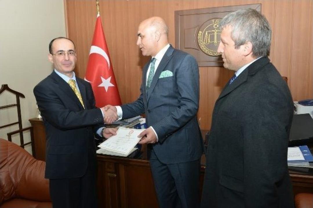 Mazbatayı, Ali Korkut Ofluoğlu'nun Elinden Aldı