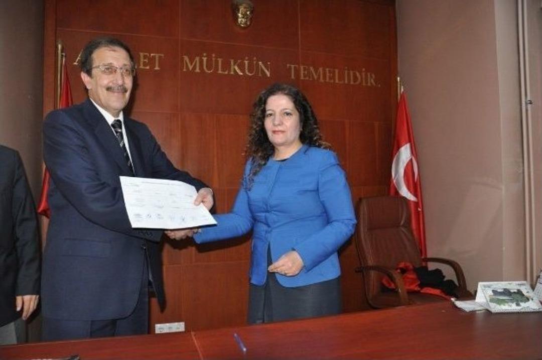 Başkan Bulutlar, Hem Mazbatasını Aldı Hemde Teşekk&uuml;r Etti