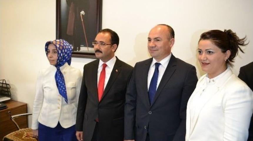 Uşak Belediyesi&rsquo;nde Devir Teslim Yapıldı