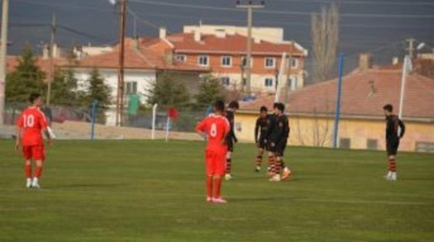 Takım Arkadaşı İle &Ccedil;arpıştı, &Ouml;l&uuml;mden D&ouml;nd&uuml;