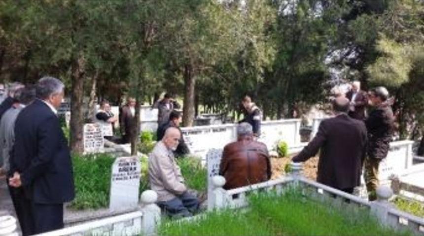 Alamut, Kabri Başında Anıldı