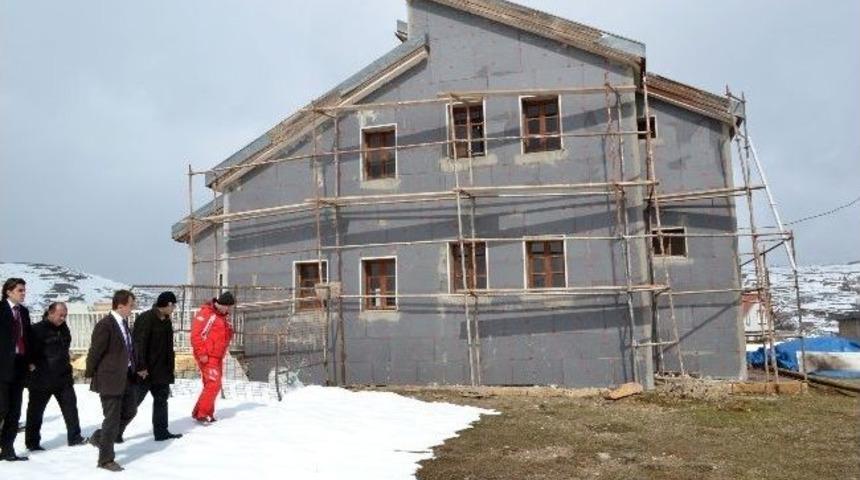 Vali &Ccedil;ift&ccedil;i, &Ccedil;ambaşı Yaylası'nda İncelemelerde Bulundu