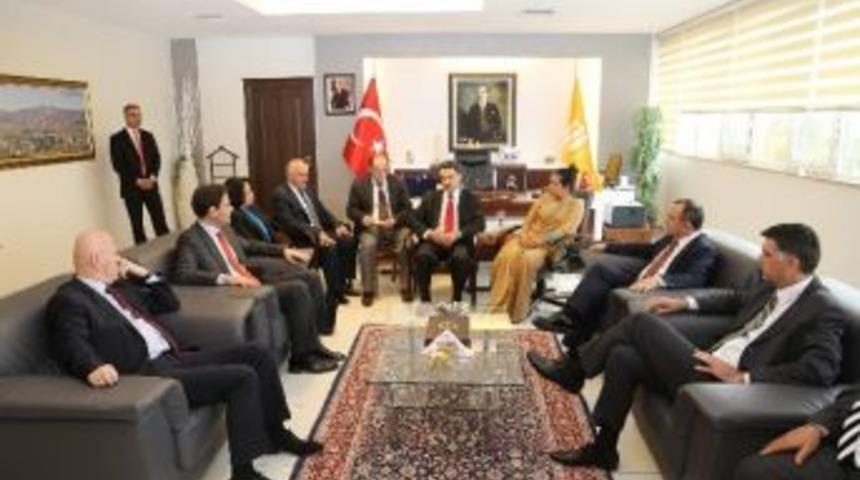 B&uuml;y&uuml;kel&ccedil;ilerden İ&uuml;&rsquo;ye Ziyaret