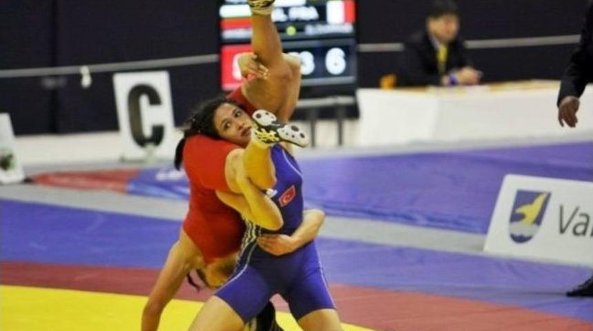 T&uuml;rk G&uuml;reş&ccedil;i, Serbest G&uuml;reş Avrupa Şampiyonasında Avrupa İkincisi Oldu