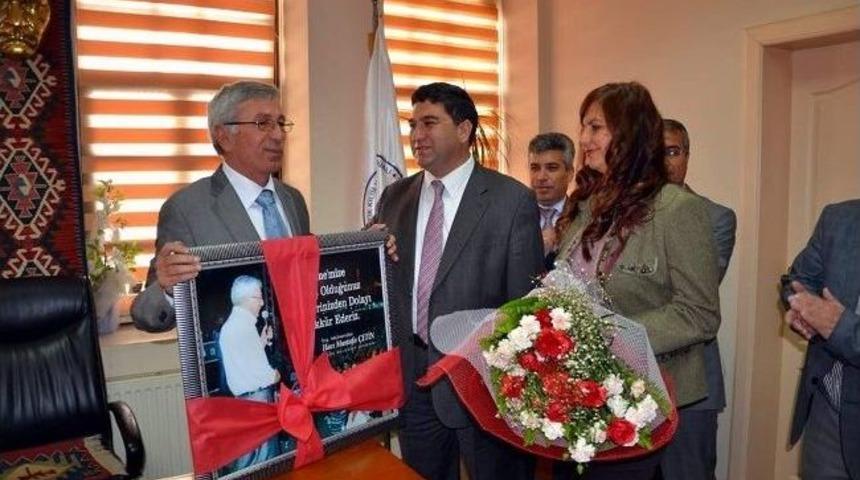 Eşme&rsquo;de Başkan &Ccedil;etin, G&ouml;reve Başladı