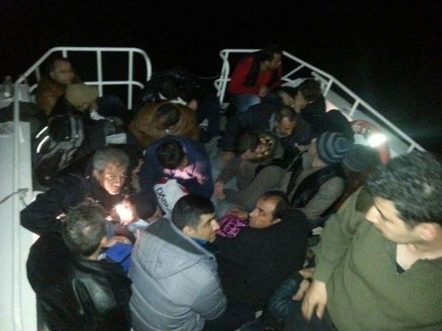 Sahil G&uuml;venlik, Denizden M&uuml;lteci Topladı 1