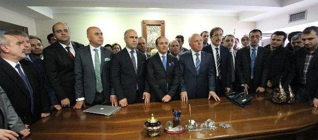 Sekmen, Büyükşehir Belediye Başkanlığı Görevine Başladı