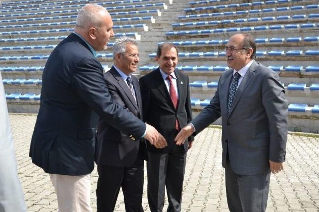 Vali Savaş, Cb&uuml;&rsquo;de Kariyer Zamanı Etkinliğinde &Ouml;ğrencilerle Mesleki Bilgi Ve Tecr&uuml;belerini Paylaştı