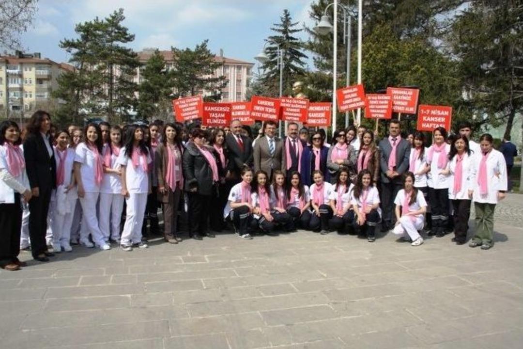 Kaymakam Şahin Ve Başkan Acehan Kansere Dikkat &Ccedil;ekmek İ&ccedil;in Y&uuml;r&uuml;d&uuml;