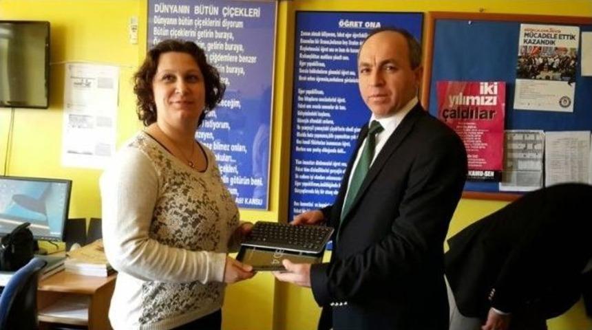 &Ouml;ğrencilere Tabletleri Dağıtıldı