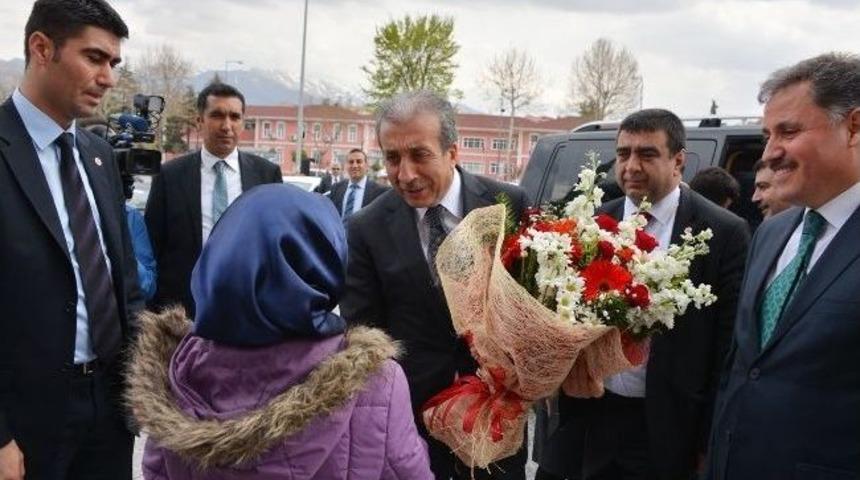Belediye Başkanı &Ccedil;akır&rsquo;ın İlk Ziyaret&ccedil;isi Bakan Eker Oldu