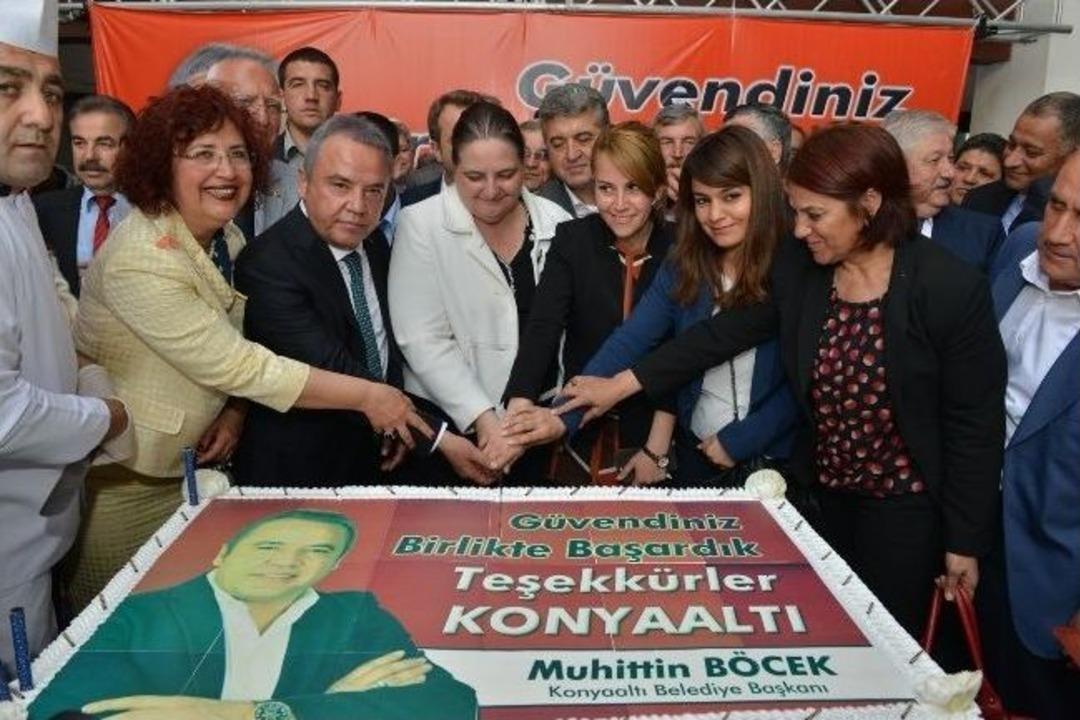 Konyaaltı Belediye Başkanı B&ouml;cek Mazbatasını Aldı