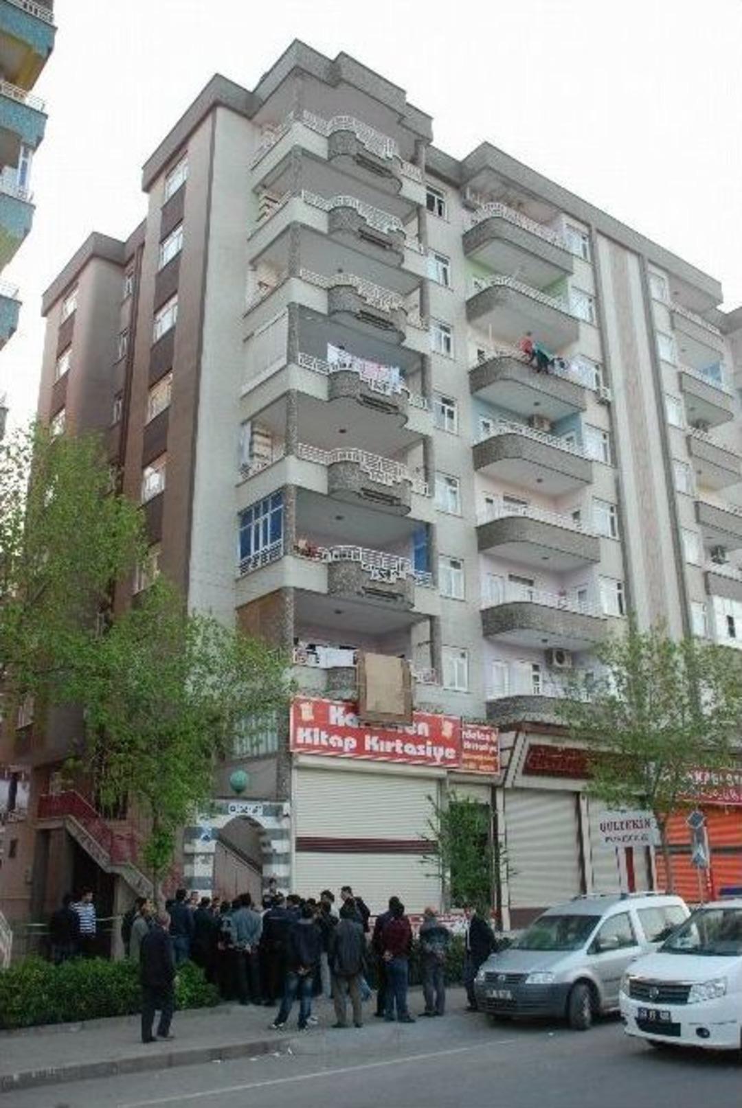 Diyarbakır&rsquo;da Bir Bina &Ccedil;&ouml;kme Tehlikesi Nedeniyle Boşaltıldı