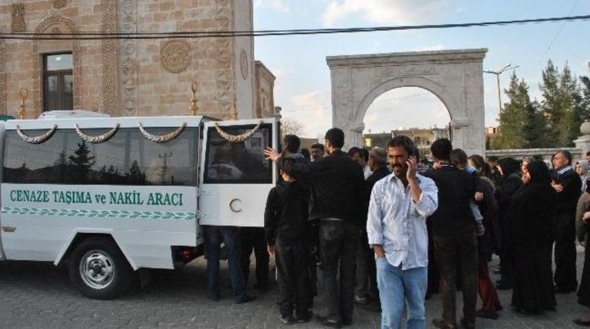 Eşini &Ouml;ld&uuml;rd&uuml;kten Sonra İntihar Eden Şahıs Defnedildi