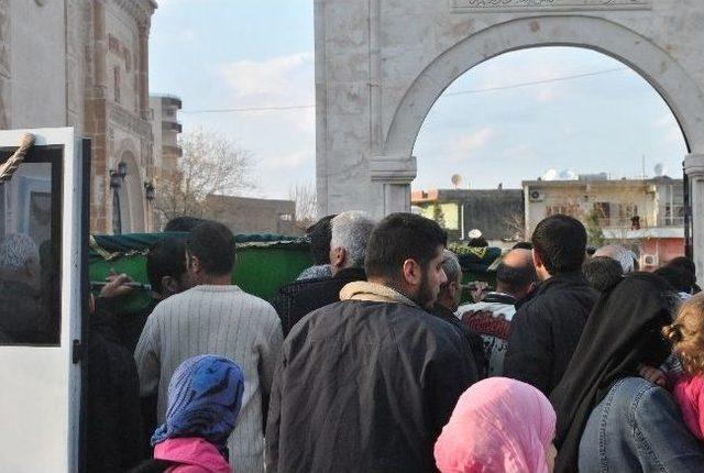 Eşini &Ouml;ld&uuml;rd&uuml;kten Sonra İntihar Eden Şahıs Defnedildi 1