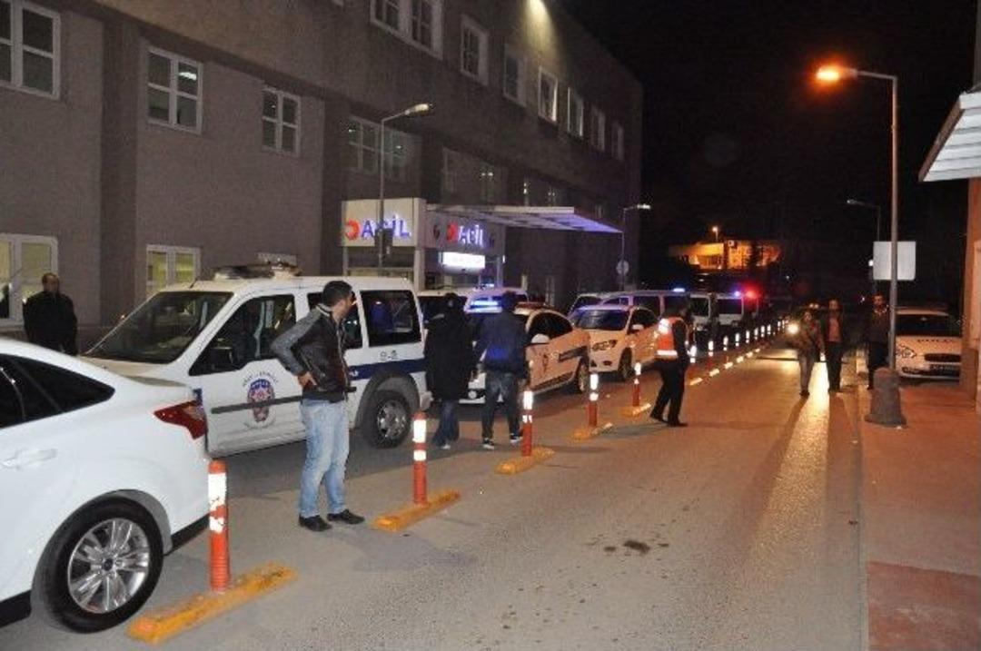 &Uuml;mraniye&rsquo;de Otomobilin &Ccedil;arptığı Polis Ağır Yaralandı