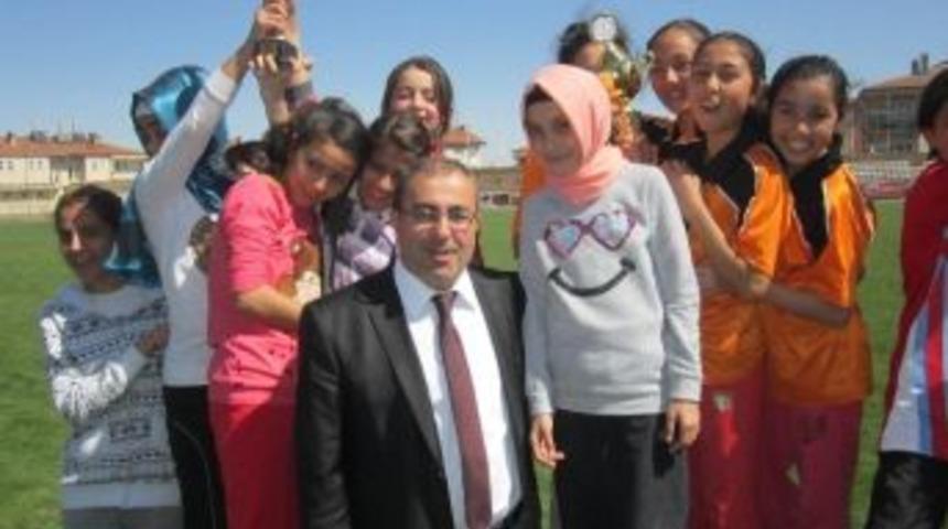 Nevşehir&rsquo; De Puanlı Atletizm Yarışları Yapıldı