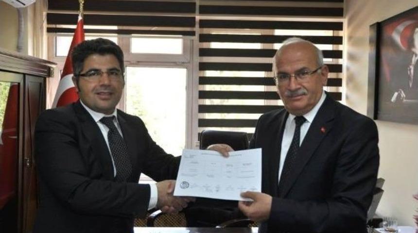 &Uuml;rg&uuml;p&rsquo;te 2. Kez Belediye Başkanı Se&ccedil;ilen Yıldız Mazbatasını Aldı