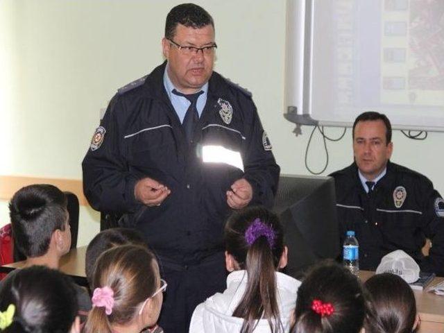 &Ouml;ğrenciler Trafik Konusunda Bilgilendiriliyor 1