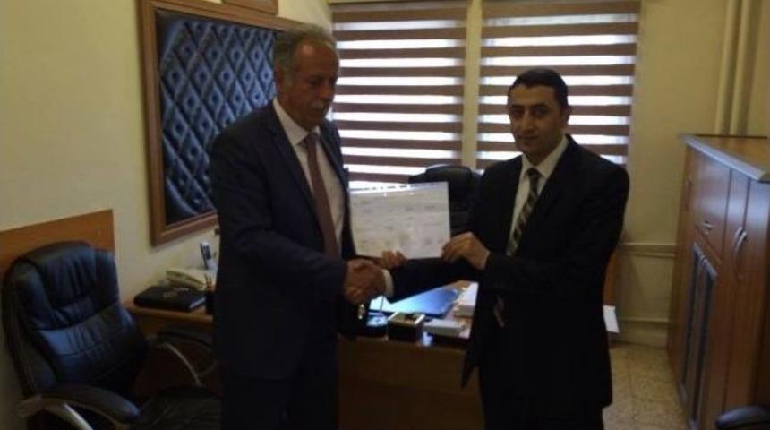 Bağımsız Başkan Keskin Mazbatasını Aldı