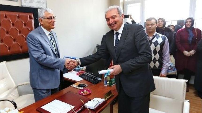 Başkan Mevl&uuml;t Uysal Mazbatasını Aldı