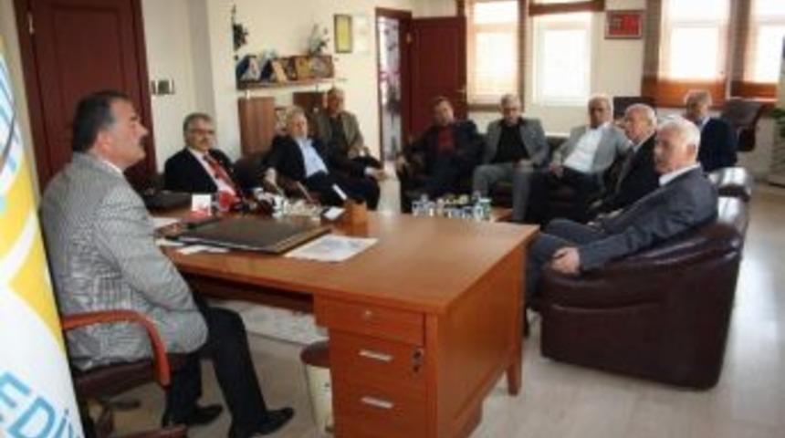 Başkan İsmail Karakulluk&ccedil;u'ya Ziyaret&ccedil;i Akını S&uuml;r&uuml;yor