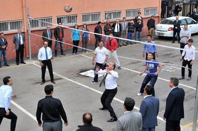 Siyasette Yendi, Voleybolda Yenildi 2