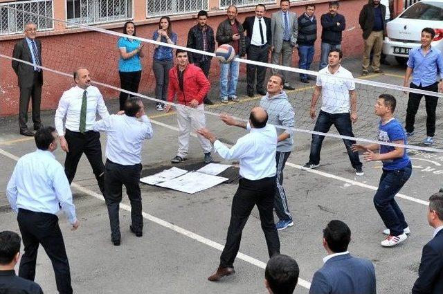 Siyasette Yendi, Voleybolda Yenildi 3