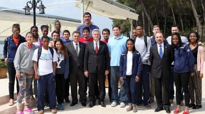 Nba Yıldızı Muresan Ve Abd&rsquo;li &Ouml;ğrencilerden &Ccedil;&uuml;'ye Ziyaret