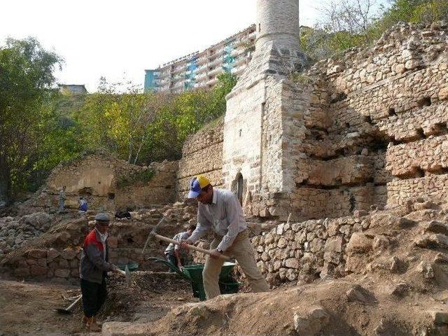 Bilecik&rsquo;teki Tarihi Camiler Ve Hamamlarda Kanservasyon &Ccedil;alışması 3
