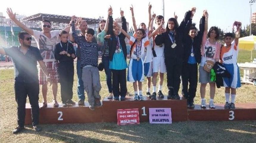 &Ouml;zel Sporcular Y&uuml;zme Ve Atletizmde Madalyaları Topladı