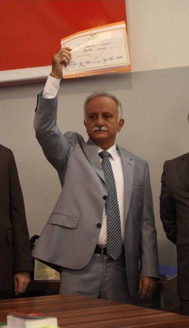 Başkan Karabağ Mazbatasını Aldı 2