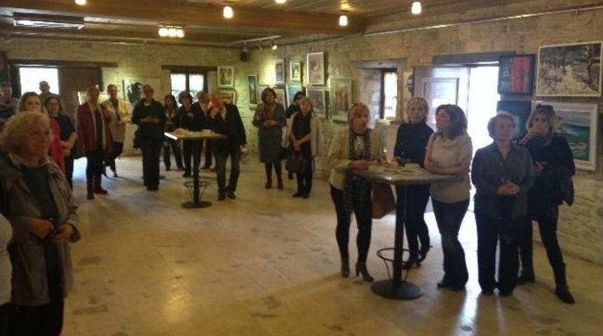 El&ccedil;in Art- &Uuml;lk&uuml; &Uuml;nal At&ouml;lyesi Sanat&ccedil;ıları Kuşadası'nda Sergi A&ccedil;tı